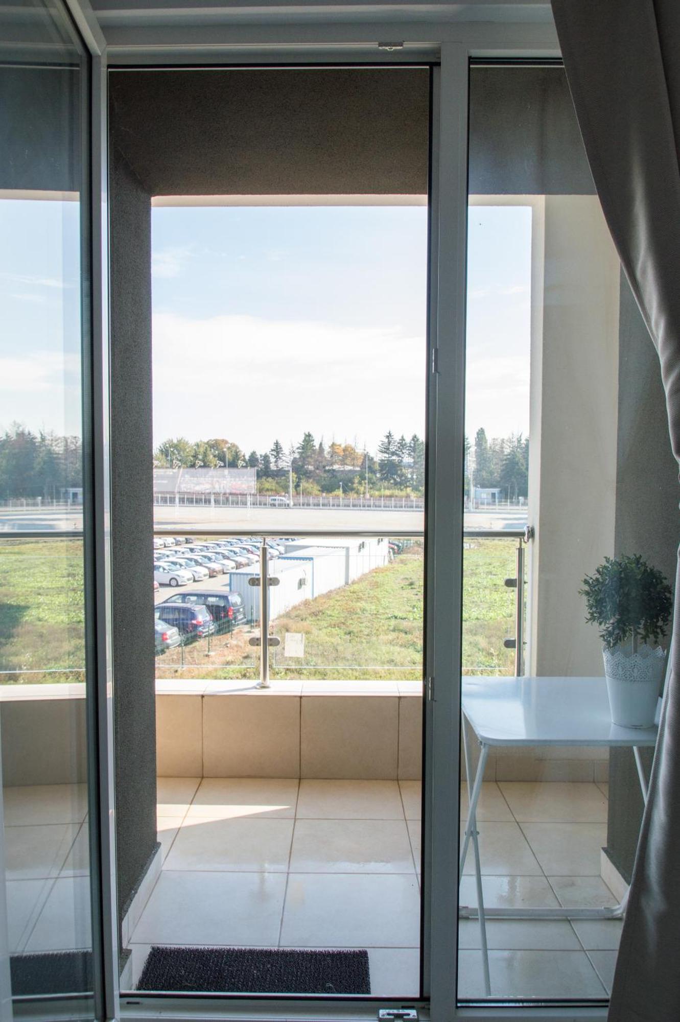 Airport Residence - 5 Mins From Airport Otopeni Dış mekan fotoğraf